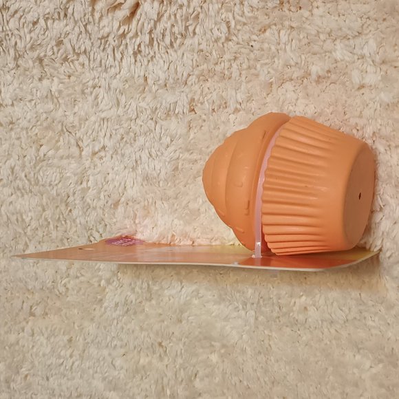 NWT ~ Leaps & Bounds Chicken Scented Rubber Cupcake Dog Toy ~ 2.5" (L) X 3" (H) - Picture 5 of 7